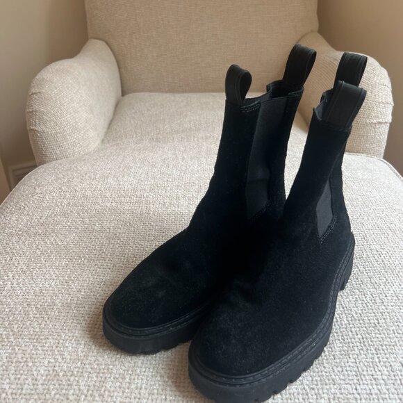 Black Boots, Size 41, In Practically new condition - Picture 2 of 2